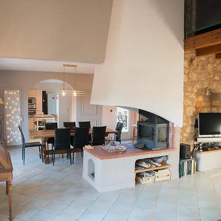 Villa Stay, *