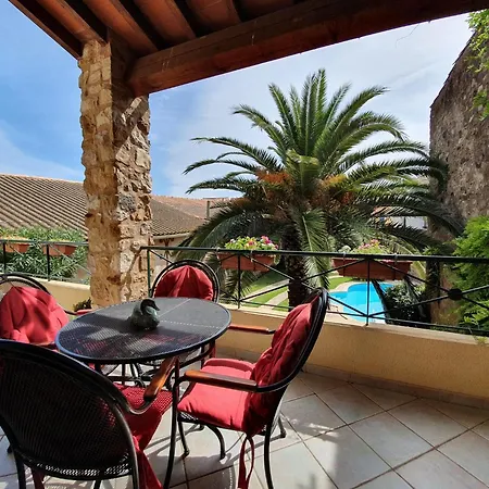Villa Stay, *